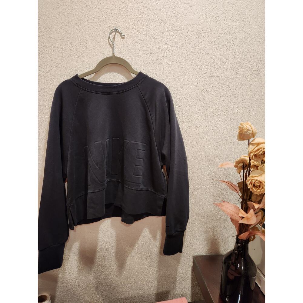 Nike Dri-Fit Cropped Sweatshirt Women's Size Small Black relaxed Logo Embossed